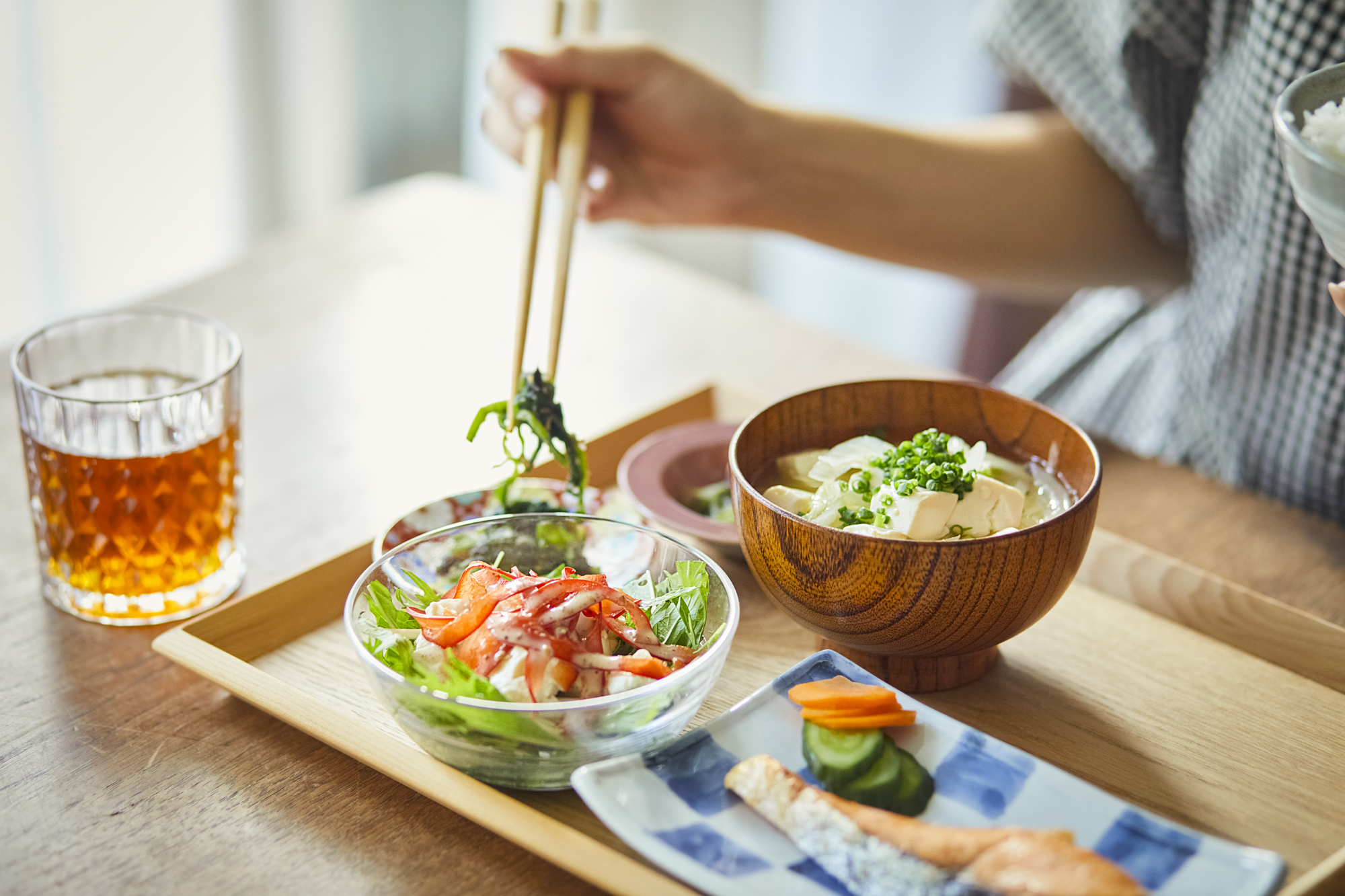 インプラント手術後の食事はいつから？草津の歯科医院が解説する「すぐ